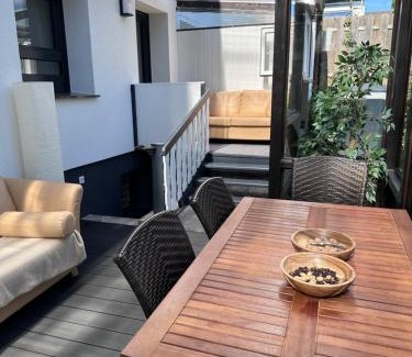 Bad Salzuflen Apartamento | FeWo by HD mit Parkplatz, Wallbox, Wintergarten