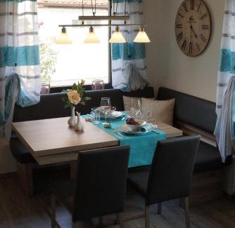Schluesselfeld Apartamento | Fewo "Elsa" Reichmannsdorf - Brötchenservice