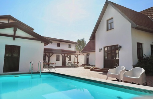 Dargun Apartamento | Fewo Hiddensee Mecklenburg Pool Alte Schule Barlin