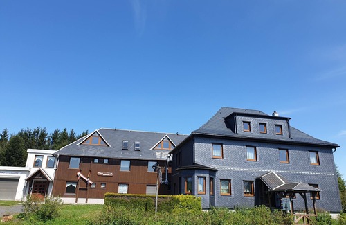 Siegmundsburg Apartamento | Fewo im Gästehaus Werraquelle, Naturnah, Familienfreundlich, Tierlieb, Gruppen
