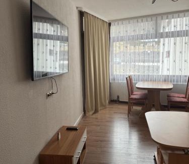 Schluchsee Apartamento | FeWo im Kurhotel in Schluchsee Apartment Family Style mit Balkon Indoorpool Tiefgaragenstellplatz