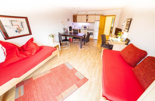Connewitz Apartamento | Fewo Leipzig Sur con aparcamiento subterráneo.