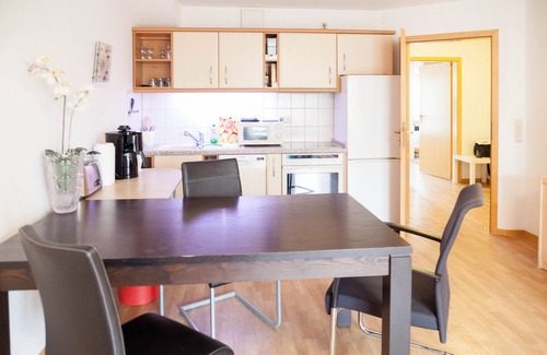 Connewitz Apartamento | Fewo Leipzig Sur con aparcamiento subterráneo.
