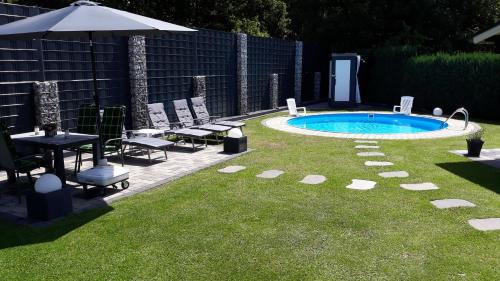 Mahren Apartamento | FeWo Meyer mit privatem Pool & Gartensauna