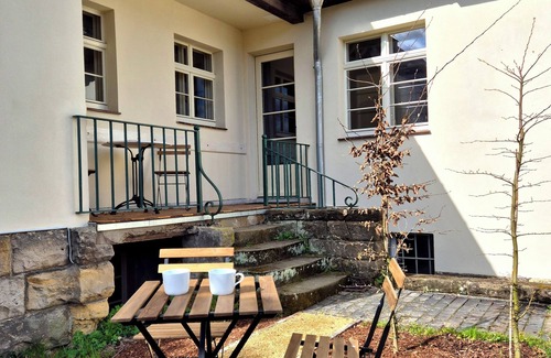 Ostrau Apartamento | Fewo Schwalbennest im Hillehof Ostrau Balkon Ladestation Bergblick