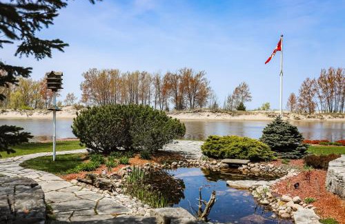 Wasaga Beach Casa | Fiddlers Green Cottage Two