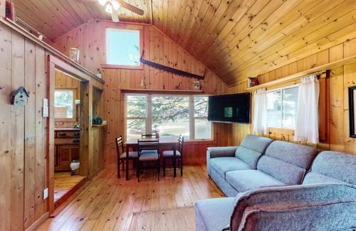 Wasaga Beach Casa | Fiddlers Green Cottage Two