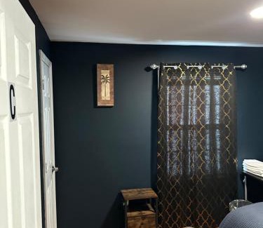 Irvington Casa | Fidelia Crystal Room, Queen Bed minutes from Newark Liberty International Airport and Newark Penn Station