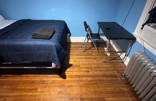 Irvington Casa | Fidelia Room Fuchsite
