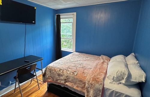 Irvington Casa | Fidelia Room Fuchsite