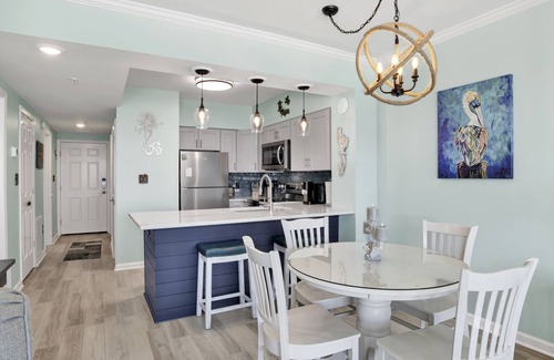 Orange Beach Condominio | Fido friendly! Silver Beach 605. Toes in the Water OBA & Access to Sand!