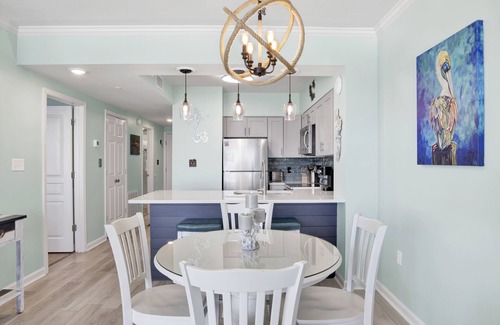 Orange Beach Condominio | Fido friendly! Silver Beach 605. Toes in the Water OBA & Access to Sand!
