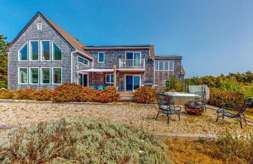 Truro Casa | Field of Dreams
