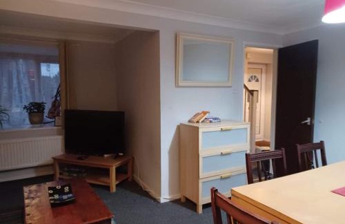 Luton Casa | Fieldfare Green-Huku Kwetu Luton & Dunstable Spacious 4 Bedroom Detached House