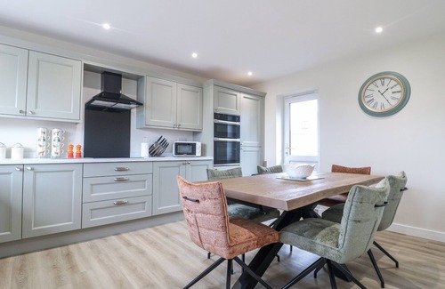 Harlaston Cabaña | FIELDS VIEW, family friendly, character holiday cottage in Alrewas