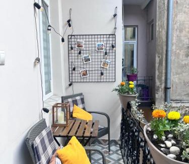 Lviv City Center Apartamento | Fiesta Apartment on Franka 2BR-6P