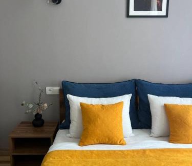 Lviv City Center Apartamento | Fiesta Apartment on Franka 2BR-6P