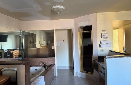 Bell Gardens Hotel | Fiesta Inn- Bell Gardens/ Los Angeles