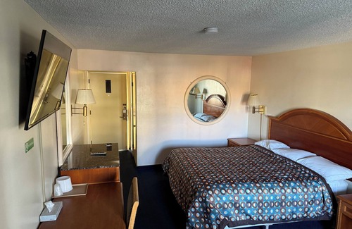 Bell Gardens Hotel | Fiesta Inn- Bell Gardens/ Los Angeles