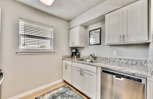 Old East Dallas Apartamento | The Swank ARBORETUM TICKETS INCLUDED