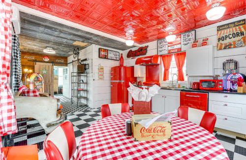 Llano Casa | Fifties Diner-Style Llano Home with Shared Fire Pit