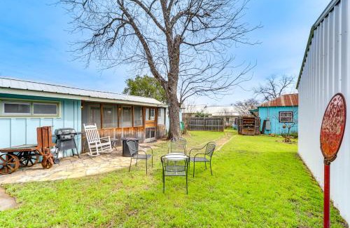 Llano Casa | Fifties Diner-Style Llano Home with Shared Fire Pit