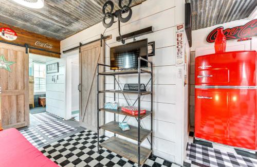Llano Casa | Fifties Diner-Style Llano Home with Shared Fire Pit
