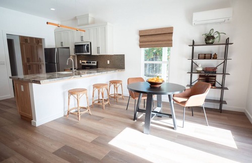 Fig Garden Apartamento | Fig Studio Studio apartment walking distance from Fig Garden Village.