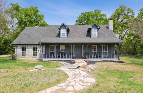 College Station Casa | Fightin’ Aggie Farmhouse