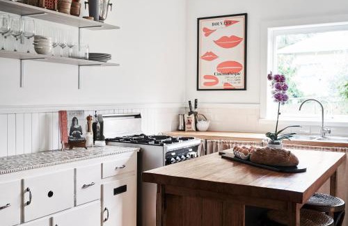 Warburton Casa | Film Makers Cottage