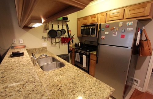 Travis Heights Condominio | Filmmaker High-end Luxury 1/1 Condo