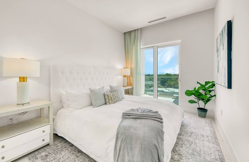 George Town Condominio | FIN #32 - 4 Bed Luxury Condo With Plunge Pool