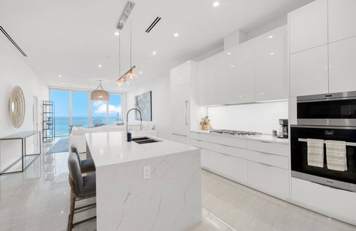 George Town Condominio | FIN #32 - 4 Bed Luxury Condo With Plunge Pool