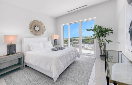 George Town Condominio | FIN #32 - 4 Bed Luxury Condo With Plunge Pool