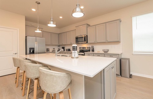Four Corners Casa | Book August & Save! Windsor Cay 8BR Luxury Pool Home – Near Disney