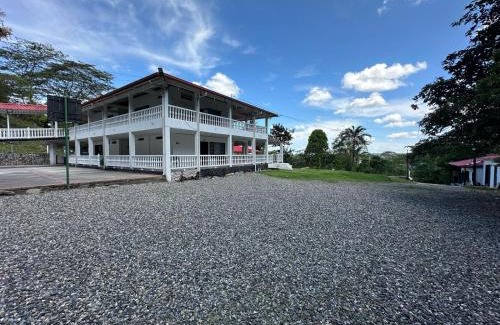 Villavicencio Cama Y Desayuno | Finca Hotel Windsor Campestre
