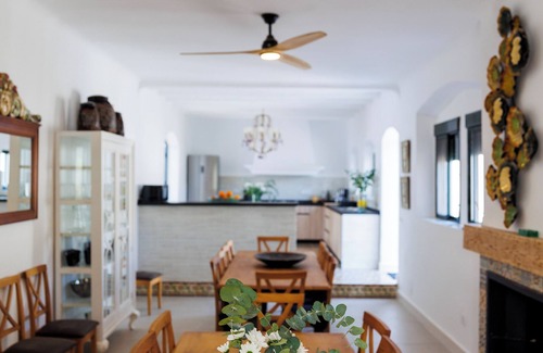 Zambra Villa | Villa de lujo | 11 dormitorio y 7 baños | Especial grupos grandes y eventos