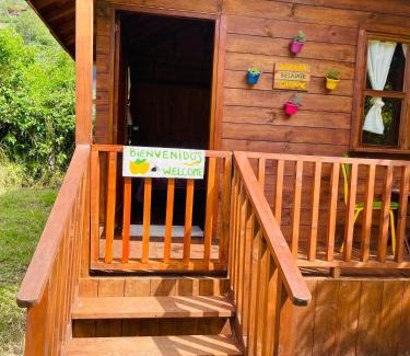 Jardin Chalet De Esquí | Finca Maracuba Cabañas Limón, Manzana y Níspero