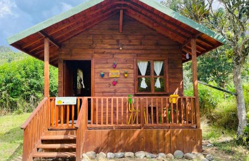Jardin Chalet De Esquí | Finca Maracuba Cabañas Limón, Manzana y Níspero
