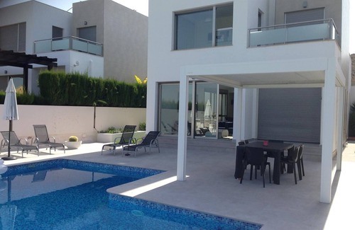Algorfa Villa | Casa de campo "Moderna Orquidea Frontline" con vistas a la montaña, piscina privada y Wi-Fi