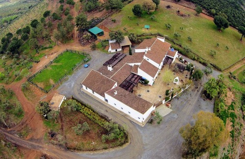 Alcaracejos Villa | FINCA MOLINO DON ZOILO 18 - Magnífica casa de campo con piscina privada y WiFi gratis.