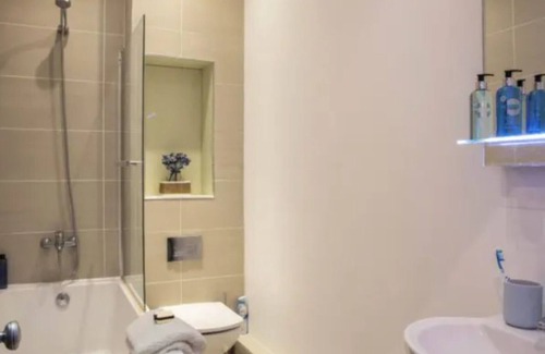 Finchley Church End Apartamento | Finchley Central - Luxury 2-3 bed triplex apartment