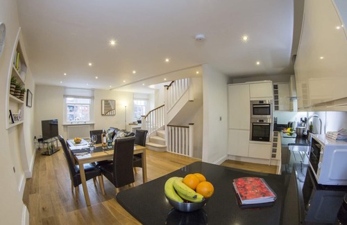 Finchley Church End Apartamento | Finchley central - Spacious 2-3 bedroom triplex apartment