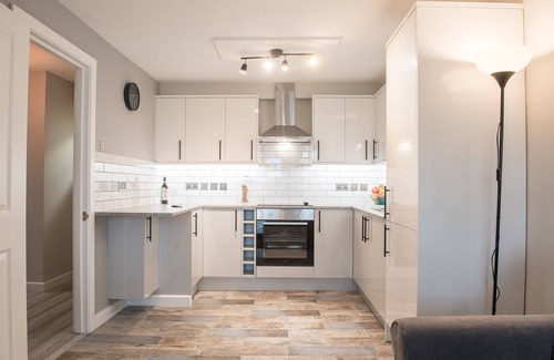 Finchley Church End Apartamento | Finchley Contemporary 2 Bed Apartment + Parking
