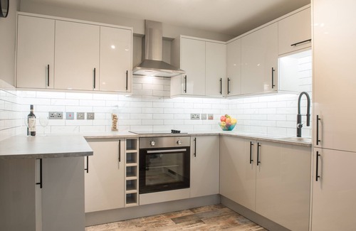 Finchley Church End Apartamento | Finchley Contemporary 2 Bed Apartment + Parking