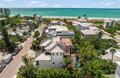 Anna Maria Casa | Fine and Sandy