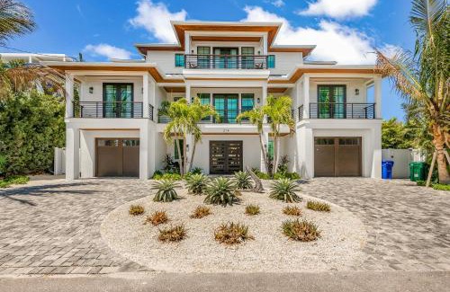 Anna Maria Casa | Fine and Sandy