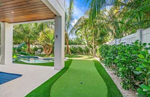 Anna Maria Casa | Fine and Sandy