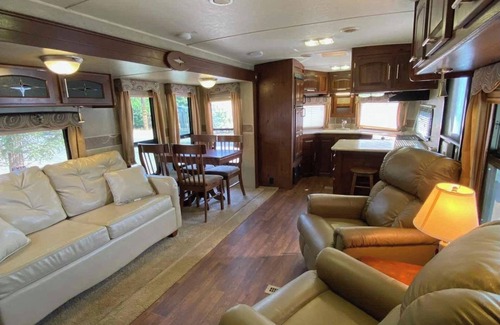 Wishon Casa | Finegold Escape