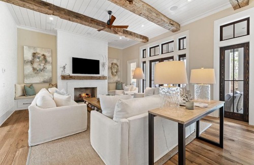 Watercolor Casa | FINEST HOUSE IN WaterColor - WATER VIEWS - Luxurious with POOL Sleeps 16 - 433 WESTERN LAKE home
